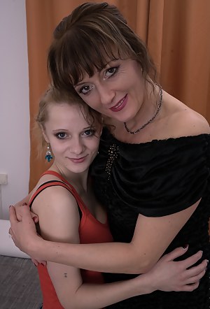 Lesbian Moms Porn Pictures